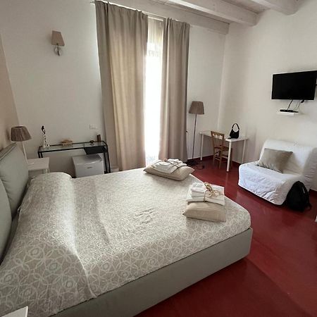 Bed and Breakfast Yhomisus Comiso Esterno foto