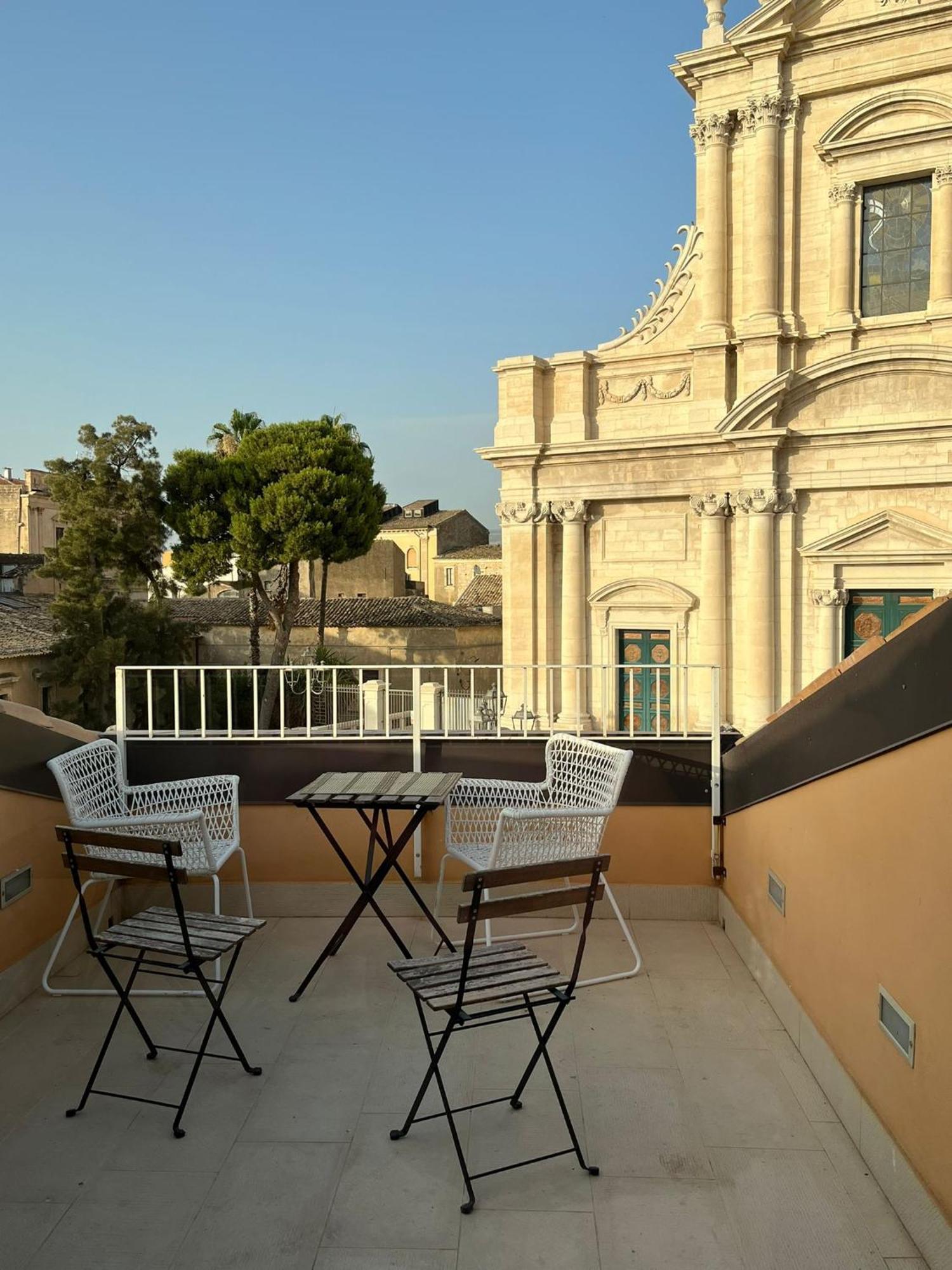 Bed and Breakfast Yhomisus Comiso Esterno foto
