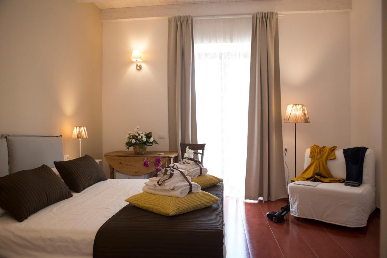 Bed and Breakfast Yhomisus Comiso Esterno foto